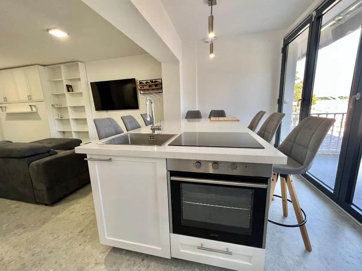 Apartment Initium Novum Jadranovo 0*,